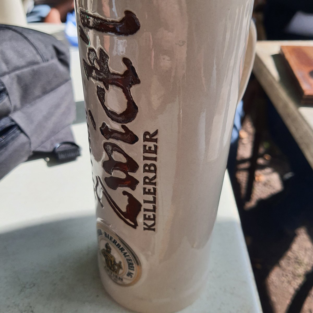 Stauder Kellerbier im Biergarten